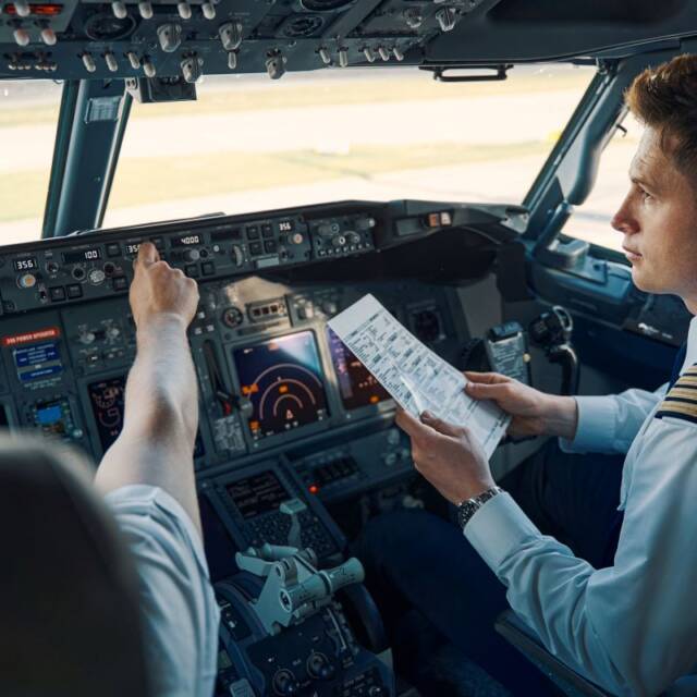 airline-captain-and-first-officer-sitting-in-the-c-2023-11-27-04-53-57-utc